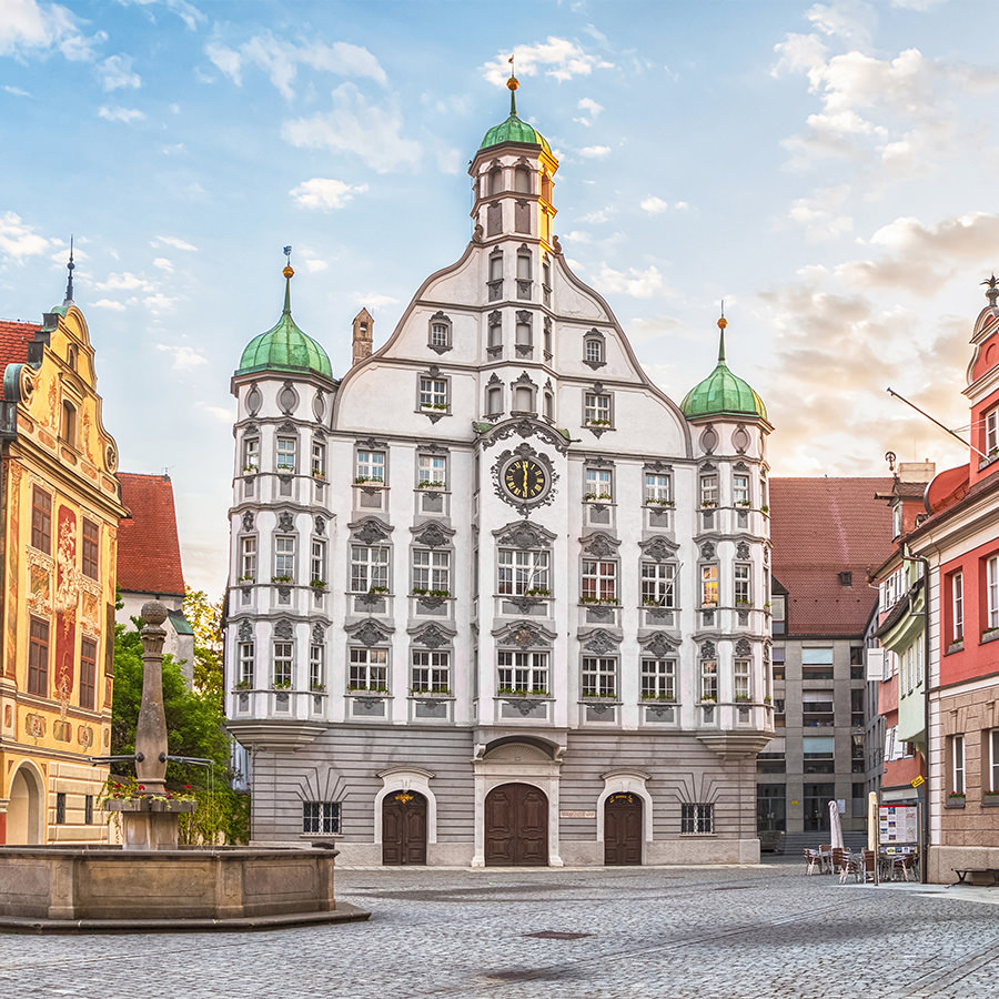 AvJS Personalvermittlung – Memmingen historische Altstadt mit Brunnen